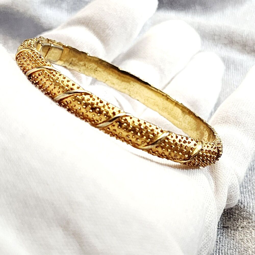 Vintage Crown Trifari Textured Spiral Ribbon Gold Tone Hinged Bangle Bracelet 7"